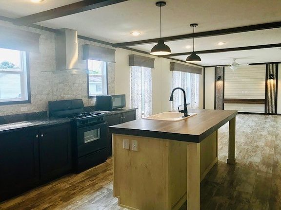 2nd image of 2129 Arrowhead Dr #446