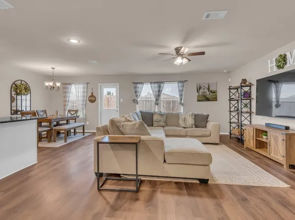 393 Meadow Ridge Dr, Burleson, TX 76028