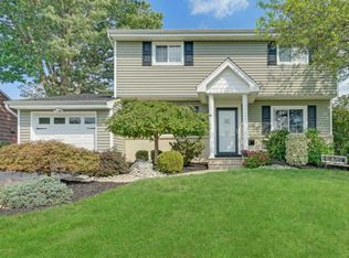 6 Twain Ave, Old Bridge, NJ 08857