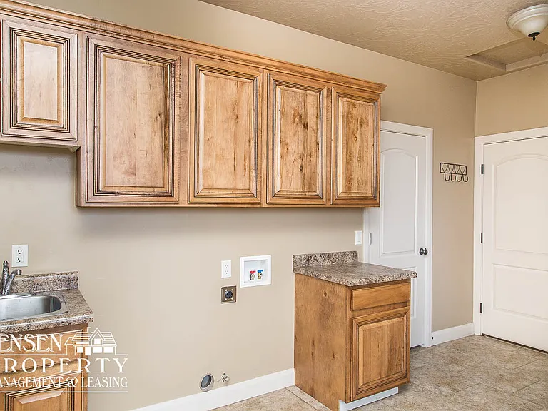 2570 S Songbird Cir — Photo 24