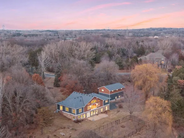 10255 Andrea Trl, Inver Grove Heights, MN 55077