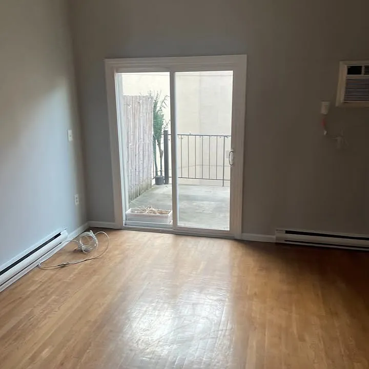 58 Monroe St #4L