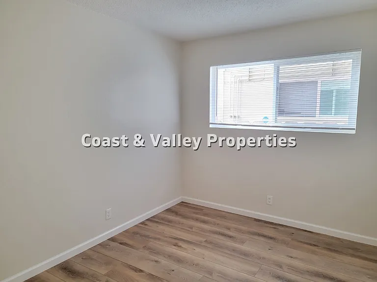 281 Katherine Ave — Photo 9