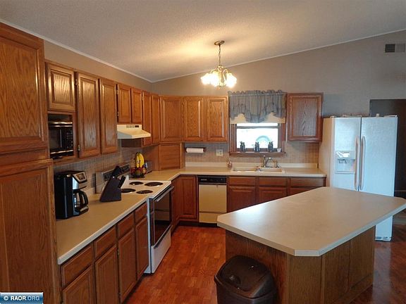 5th image of 2702 Diane Ln