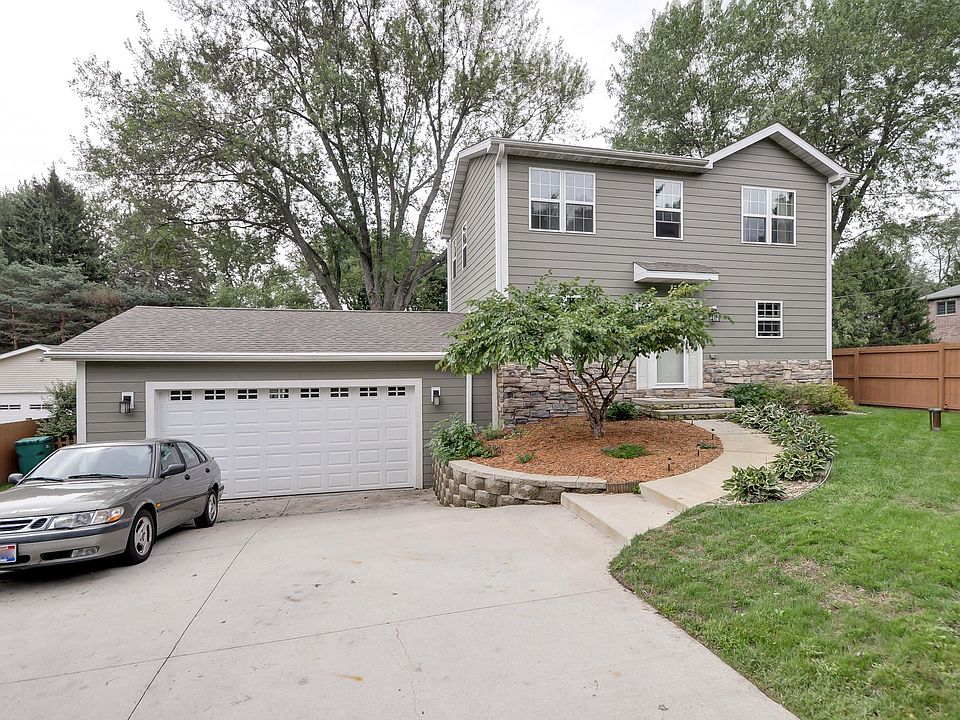 1st image of 24935 Minnetonka Dr