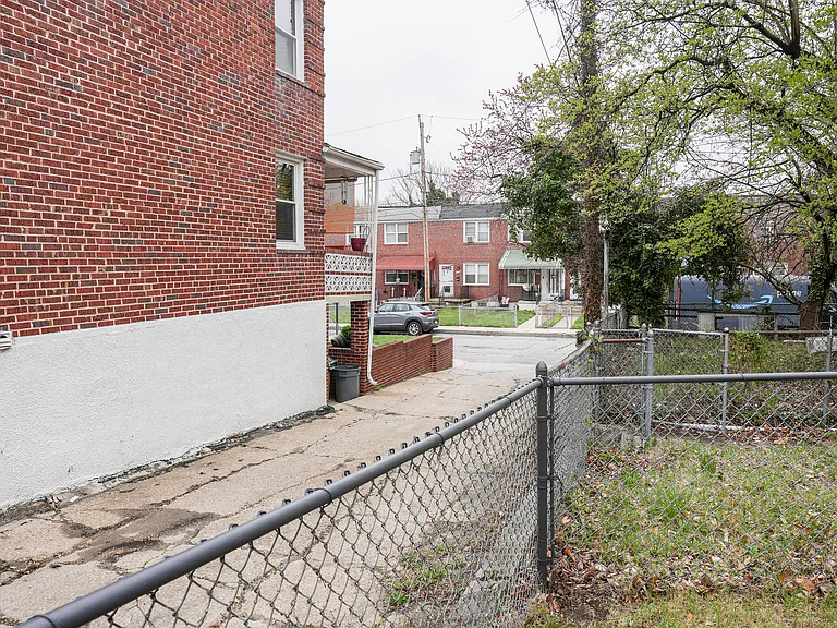634 Willow Ave — Photo 24