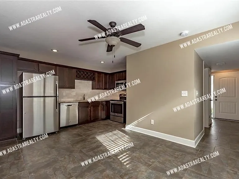 8318 N Spruce Ave — Photo 3