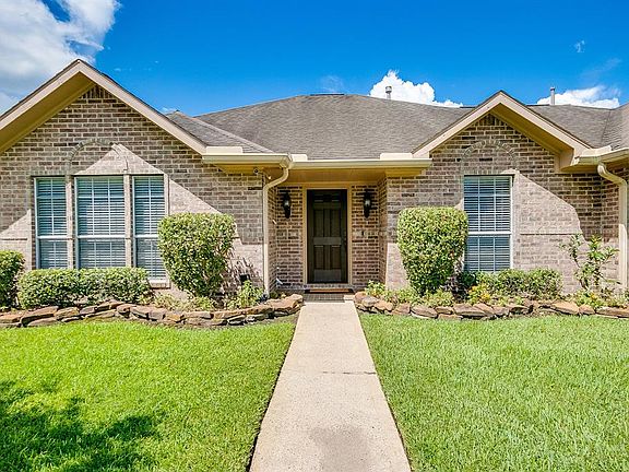 3rd image of 407 Meadows Forest Dr