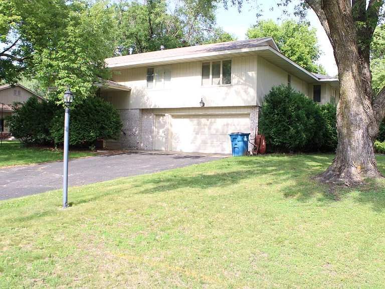 5317 Malibu Dr — Photo 1