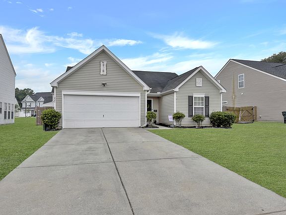 3rd image of 226 Silk Oak Dr