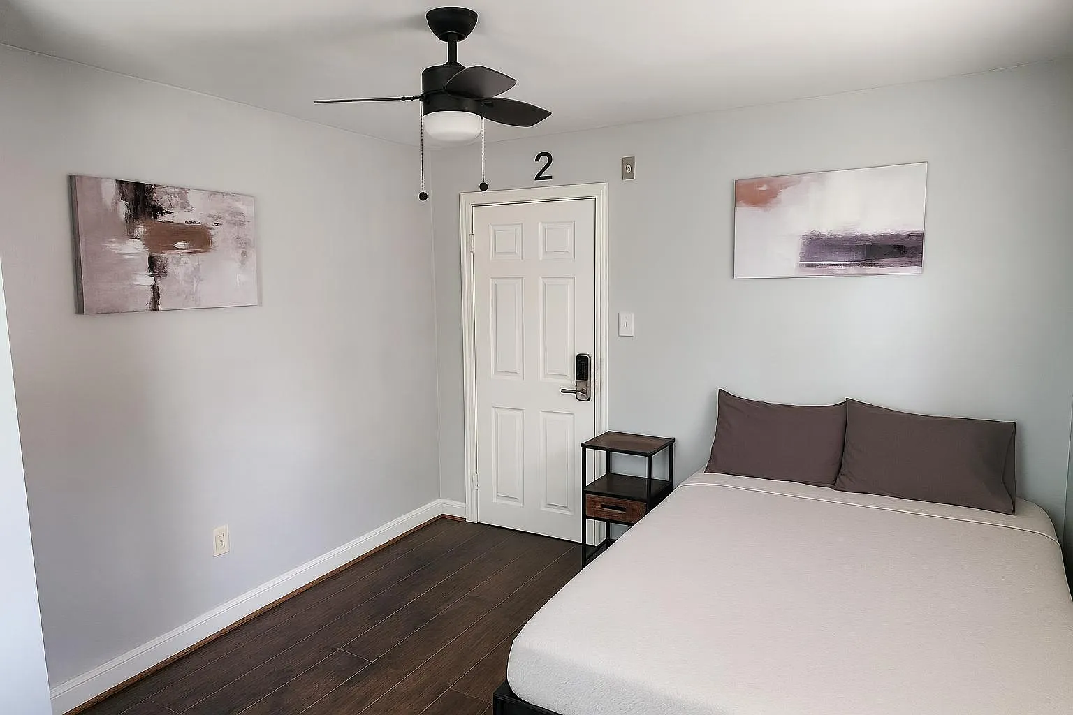 2 bed, 1.5 bath, 700 sqft, $1,092 — Photo 1