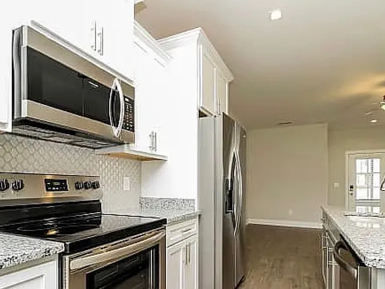 125 Dimaggio Dr — Photo 9