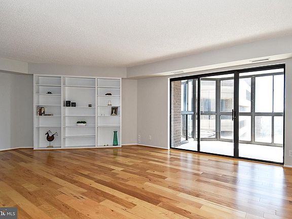 3rd image of 1600 N Oak St APT 1507