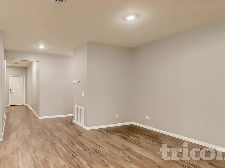 5882 N 195th Dr — Photo 3