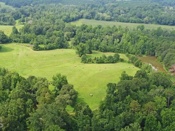 412 Oak Hill Dr, Eastanollee, GA 30538