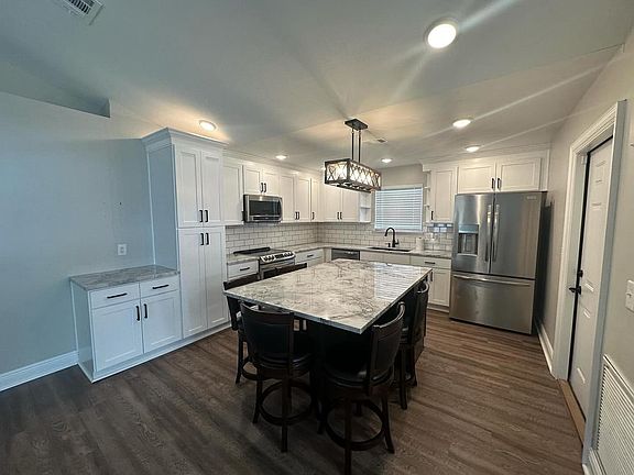 4th image of 3320 Emerson Ln