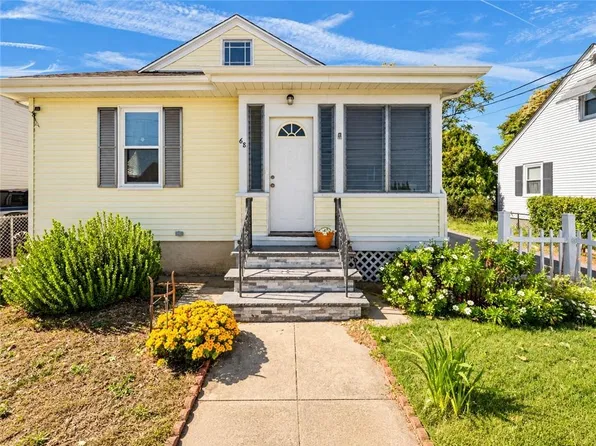 68 Bowlet St, Providence, RI 02909