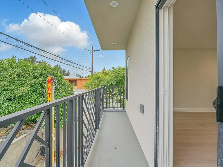 8234 Blackburn Ave #8236-1/2 — Photo 3