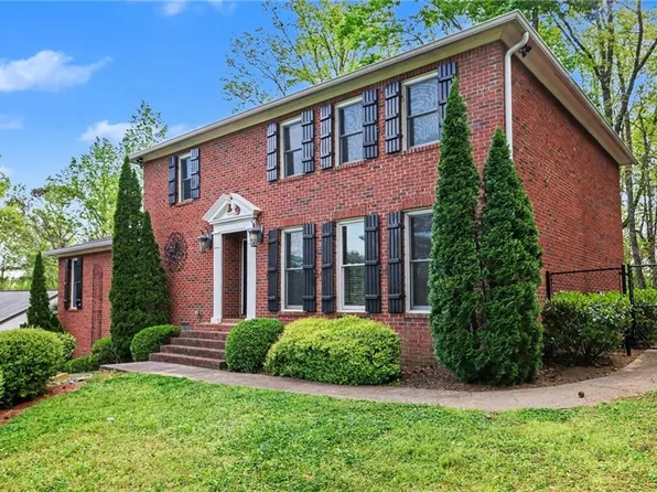 205 Marsh Glen Point, Sandy Springs, GA 30328