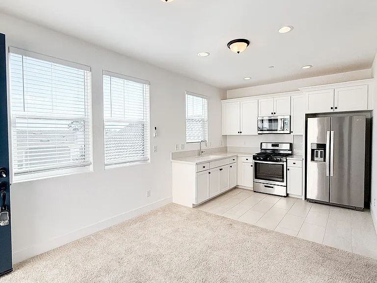 3732 Park Ridge Ln — Photo 1