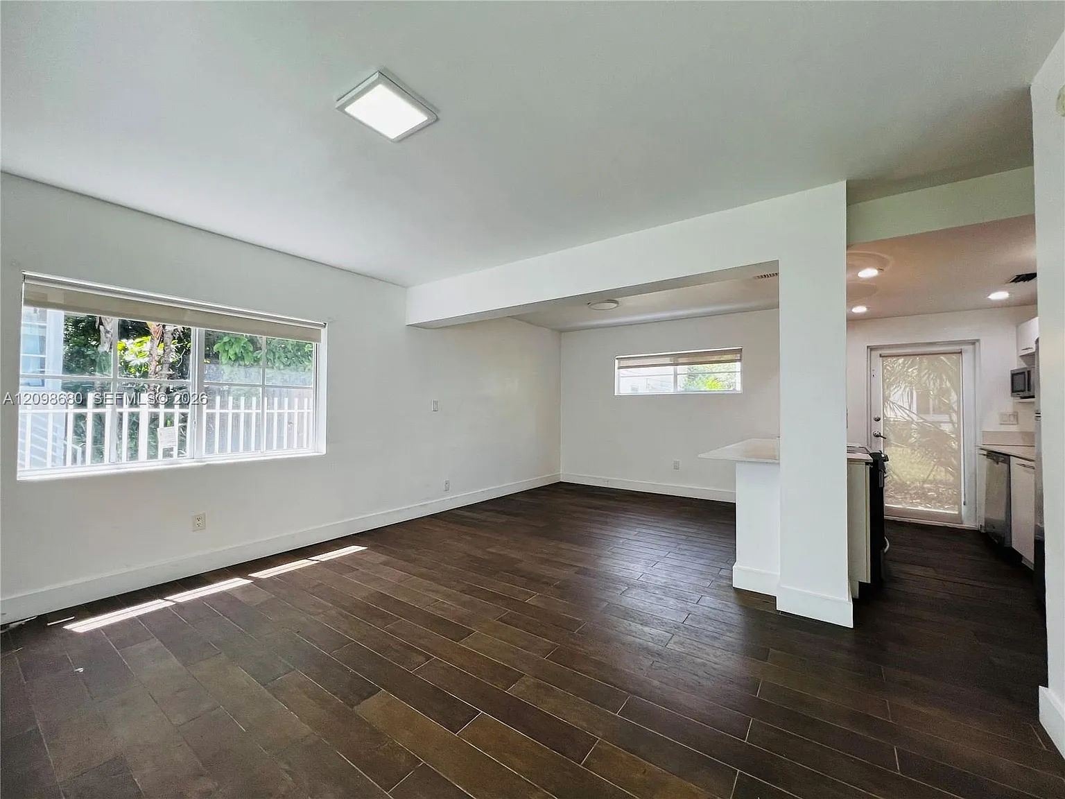 1001 Bay Dr — Photo 3