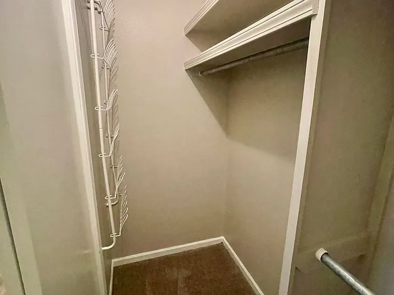 616 E Barbara Ct — Photo 17