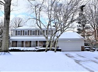 448 Sun Valley Dr, Akron, OH