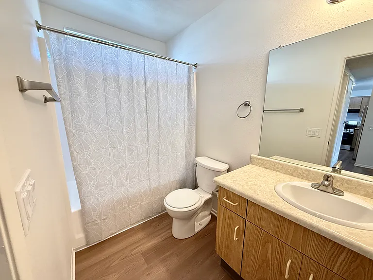 Country Club Creekside Apartments — Photo 12