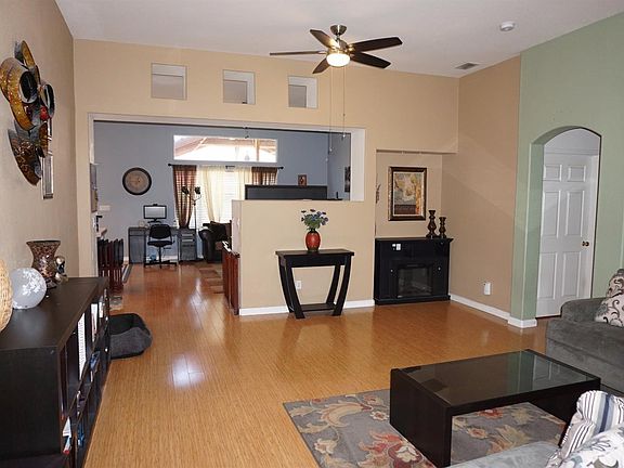 3rd image of 409 Bombay Cir