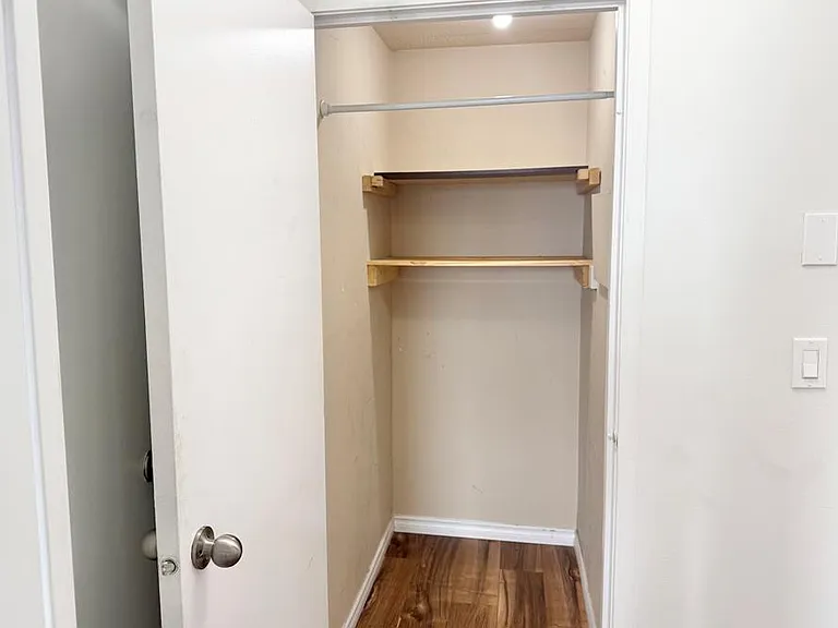 3936 Wyandotte St E #801 — Photo 19