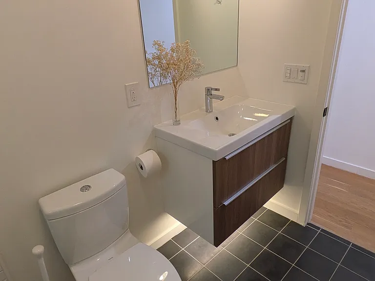 51 Moss St — Photo 9