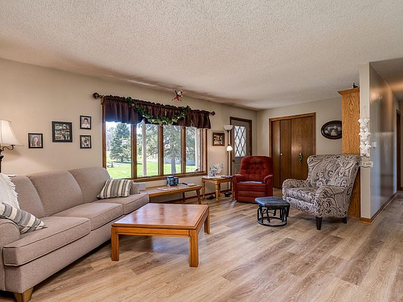 4th image of 30536 Lexington Rd