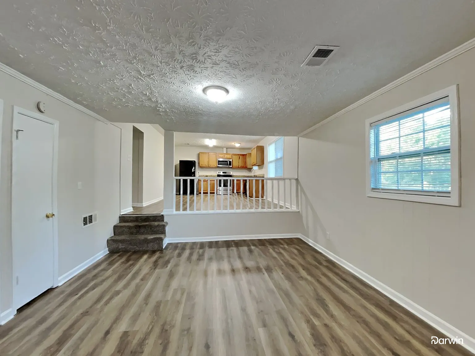 3 bed, 2.0 bath, 1439 sqft, $1,800 — Photo 3