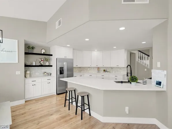 11 Desert Dawn Ln, Henderson, NV 89074