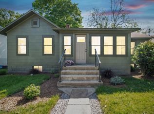 702 N Elm St, Three Oaks, MI 49128