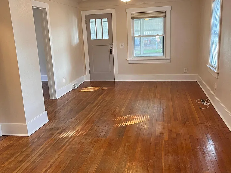 2404 York St — Photo 3