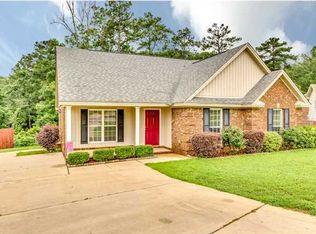 1727 Honeysuckle Ridge Dr, Deatsville, AL 36022