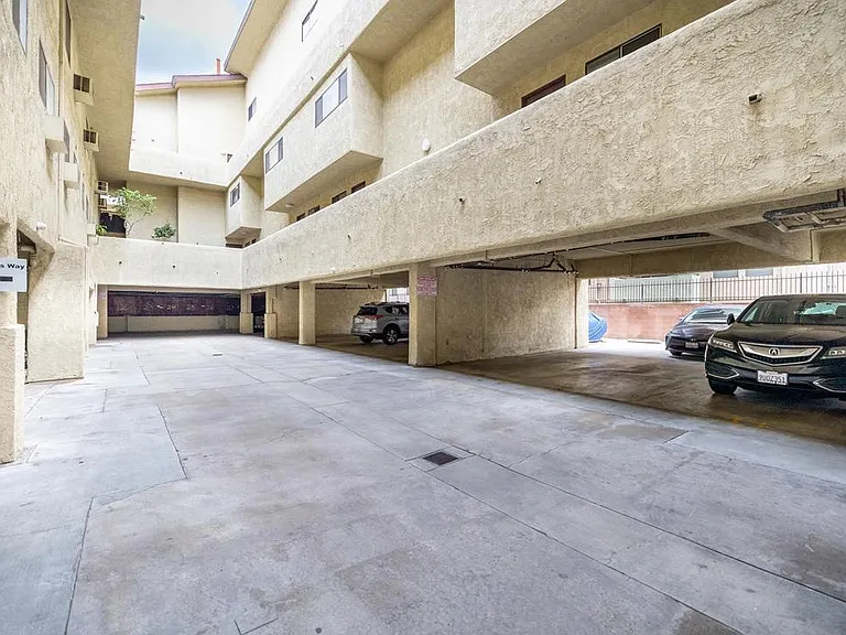 Las Casitas Apartments — Photo 10