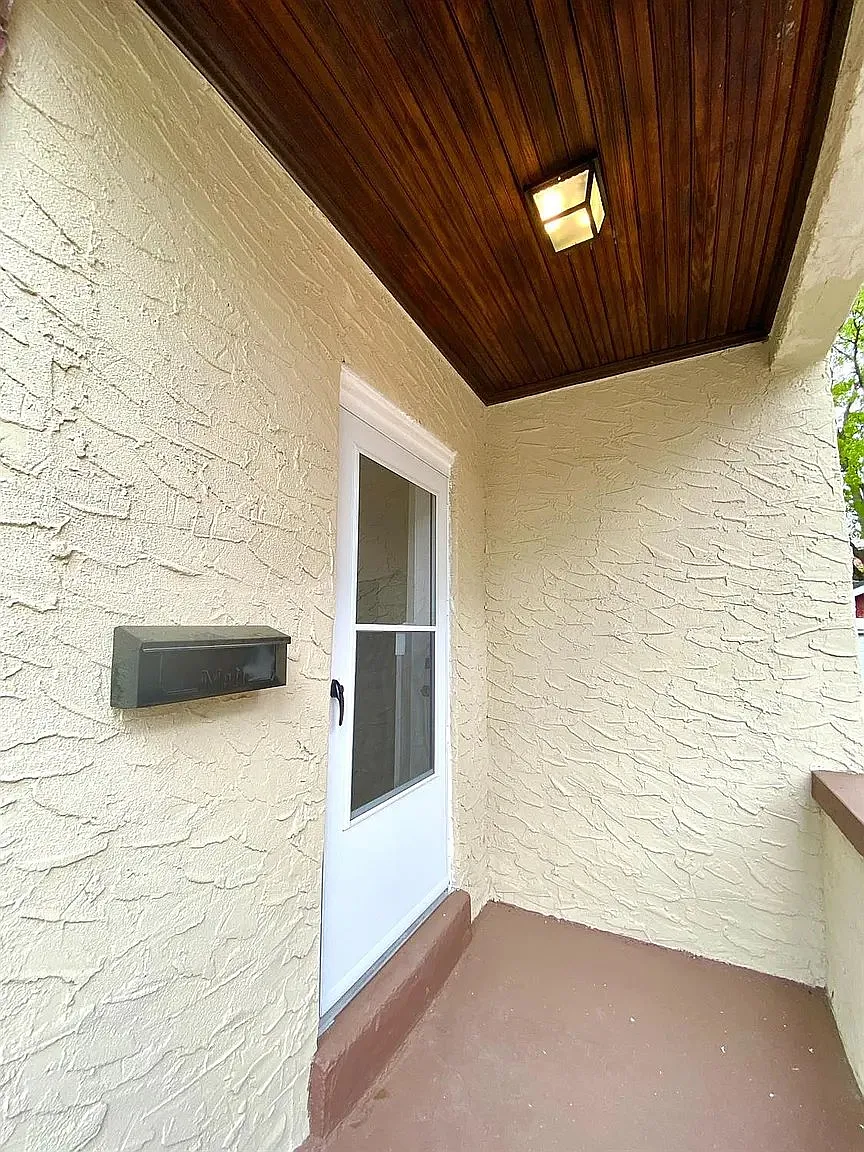 2 bed, 1.0 bath, 1096 sqft, $1,565 — Photo 3
