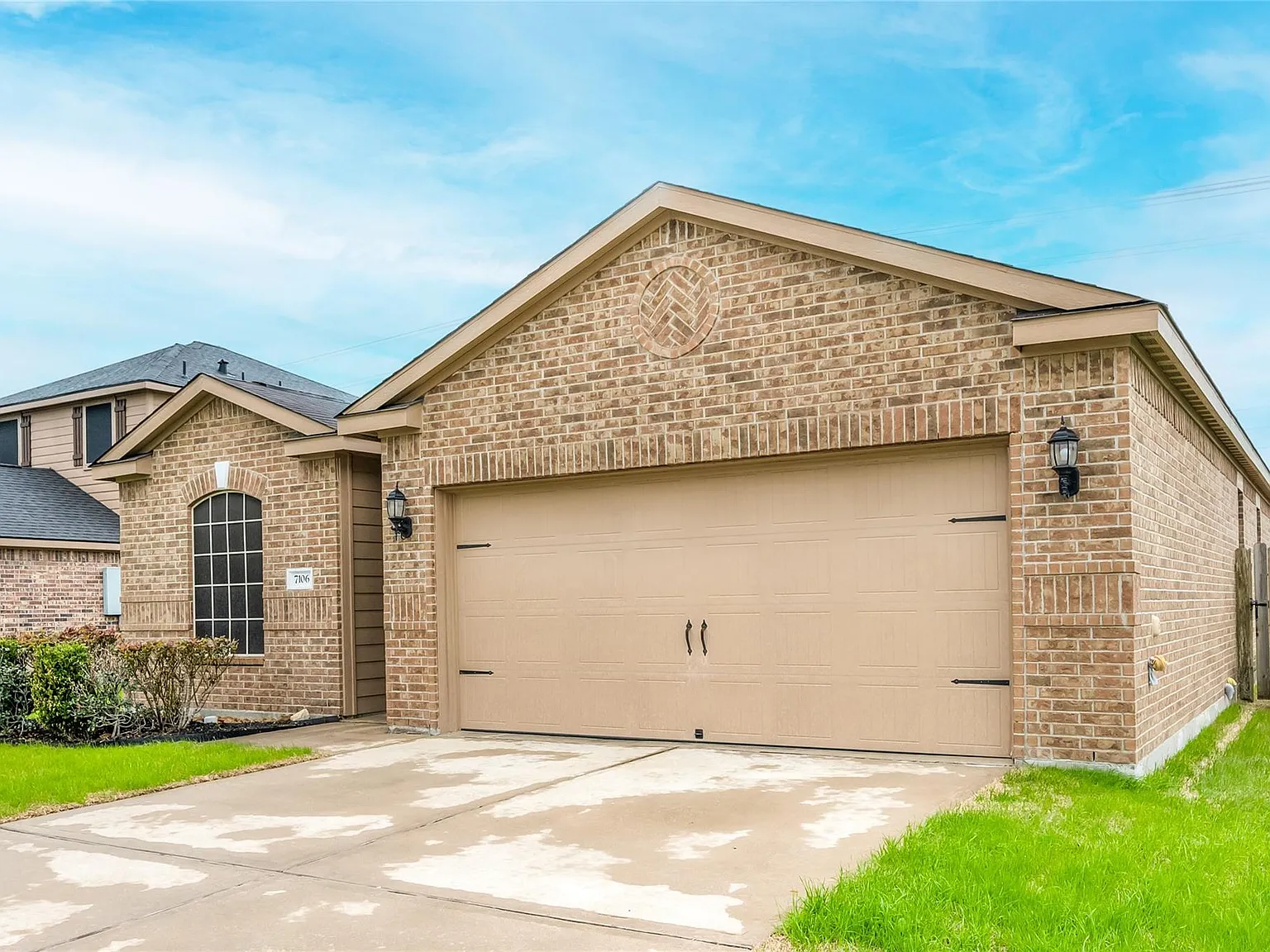 3 bed, 2.0 bath, 1638 sqft, $2,000 — Photo 3