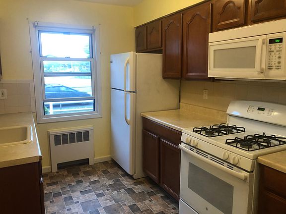 3rd image of 680 Wellwood Ave #11