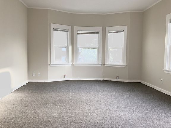 2nd image of 1055B Grand Ave