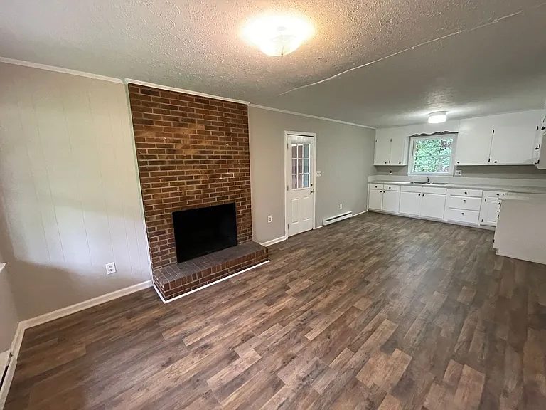 6008 Leo Dr — Photo 2