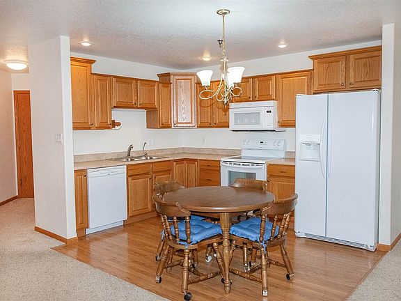 3rd image of 1412 Stone Ln APT 422