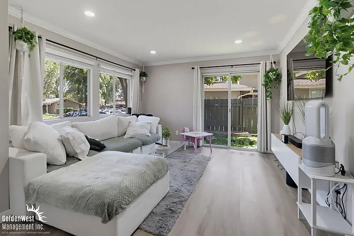 983 Amistad Pl #A — Photo 3