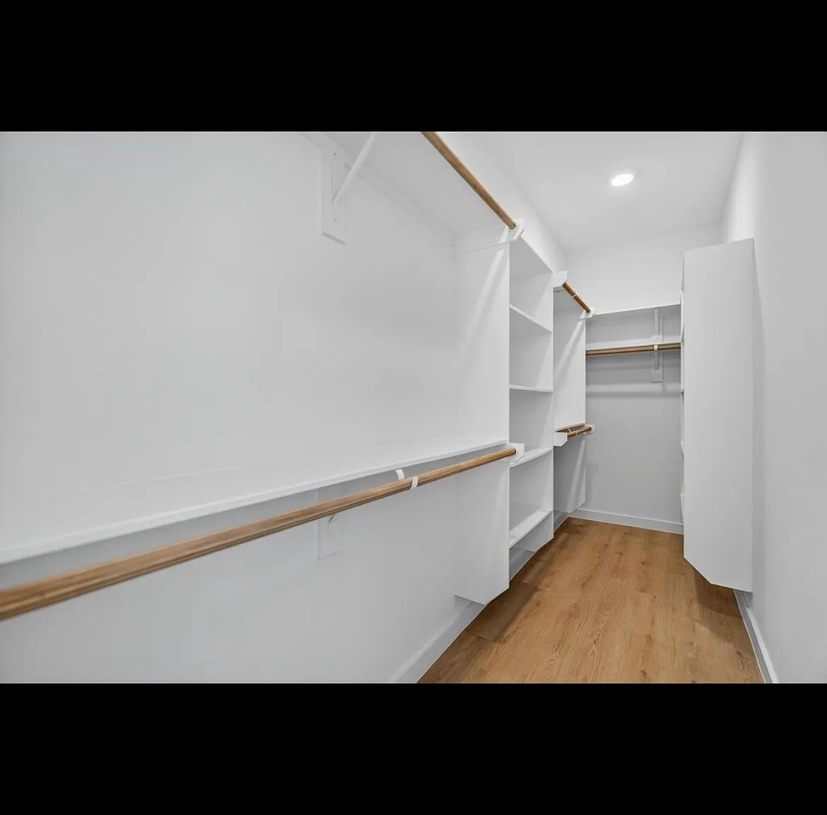 3 bed, 2.5 bath, 2600 sqft, $2,400 — Photo 4