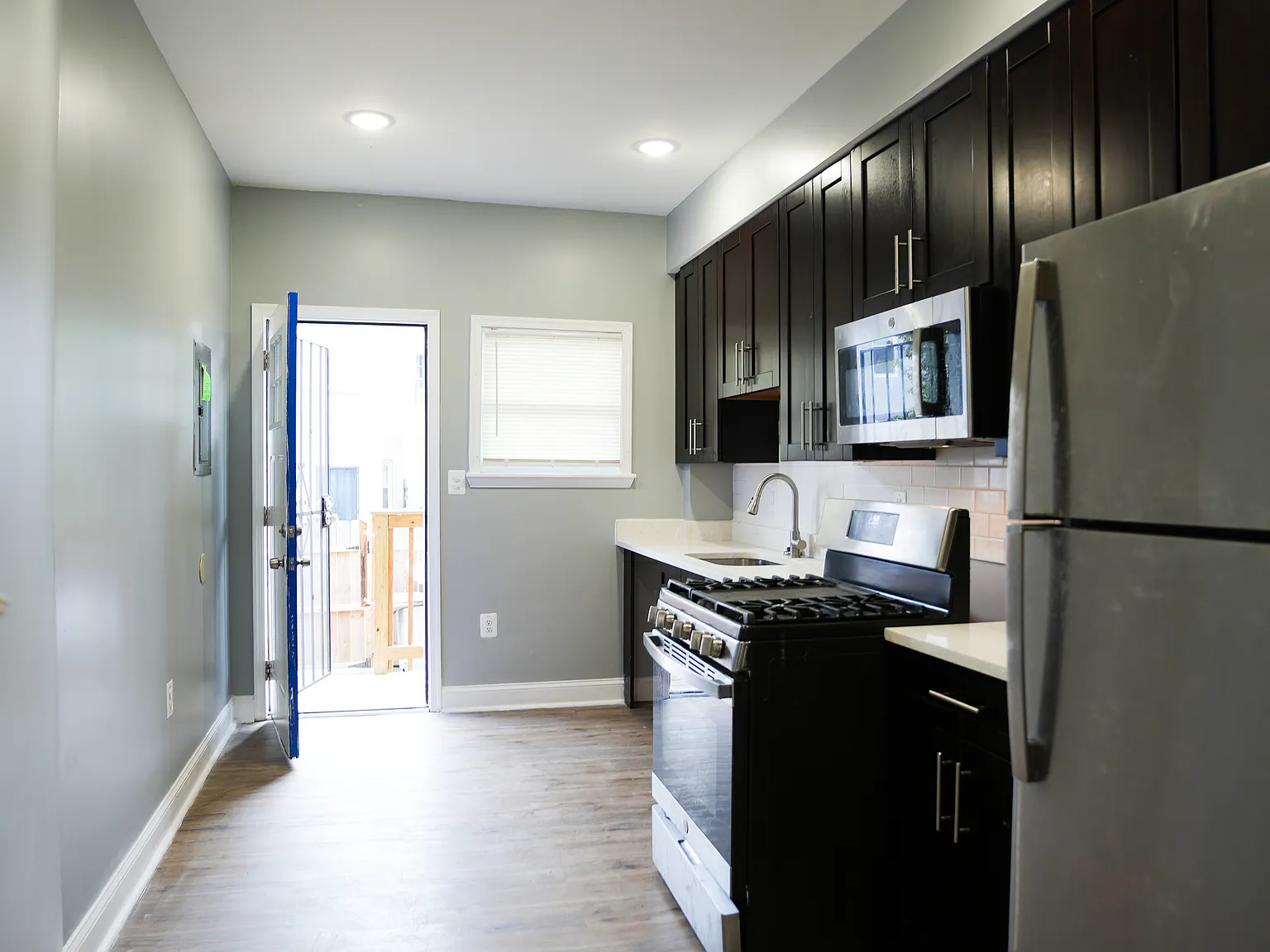 3 bed, 1.5 bath, $2,000 — Photo 2