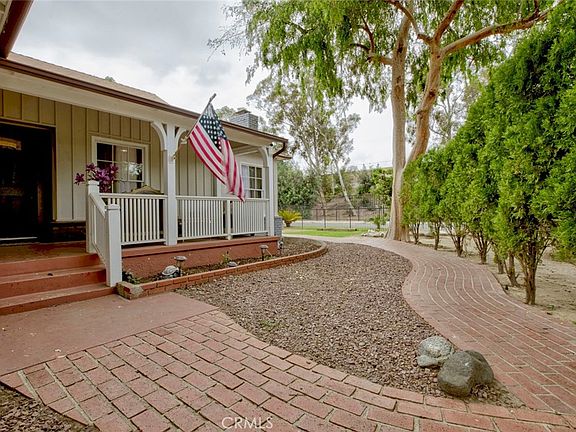 5th image of 15556 Valerio St