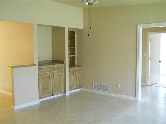 4th image of 2410 Guerrero Dr