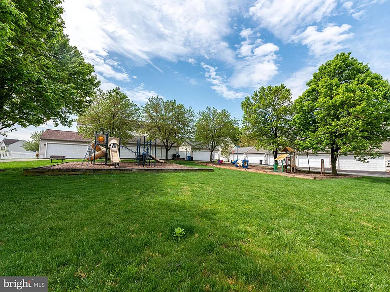 20362 Hartwell St — Photo 36